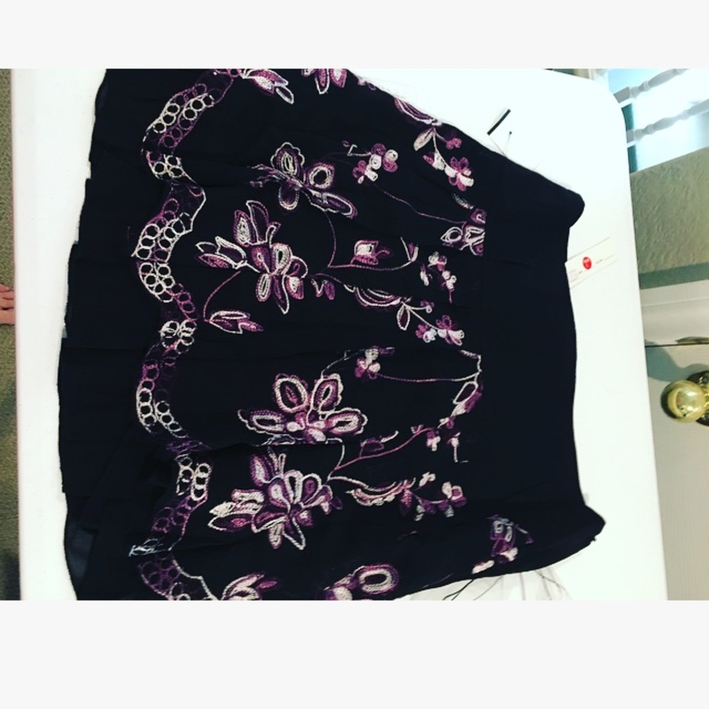 NWT🌸Mingle Pleated Black Skirt W/Embriodery Small - Picture 6 of 8